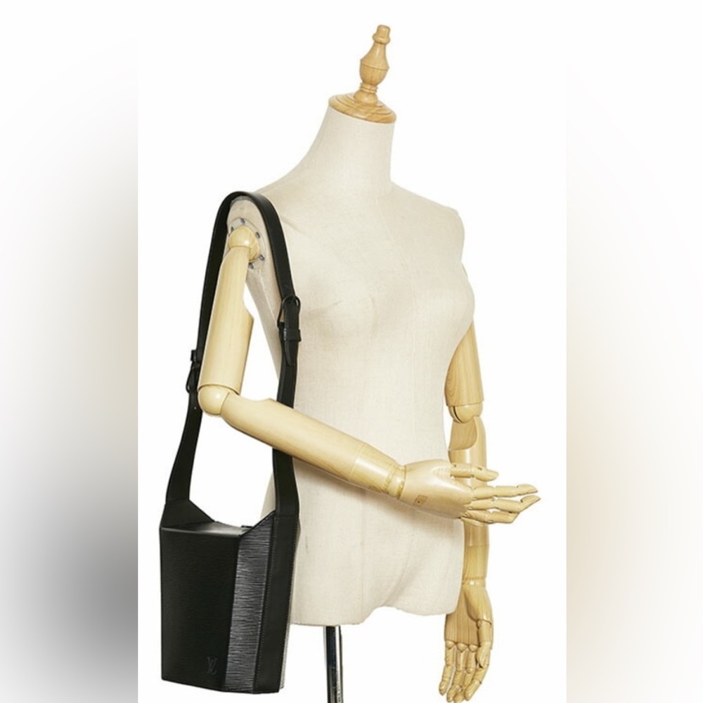 Louis Vuitton Black Epi Sac Saw Noir Black Leather
